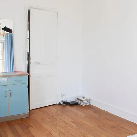 Bright Studio With View Of The Eiffel Tower Apartment *