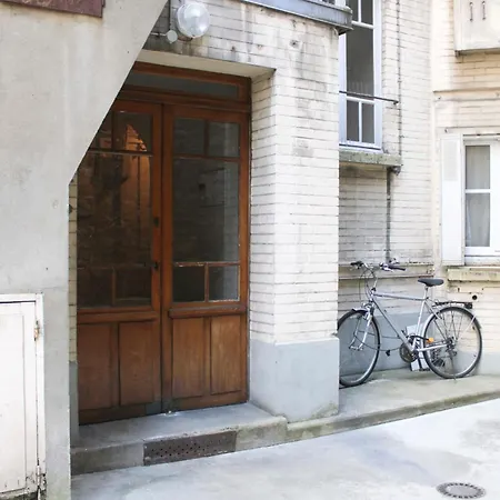 Bright Studio With View Of The Eiffel Tower Apartment *